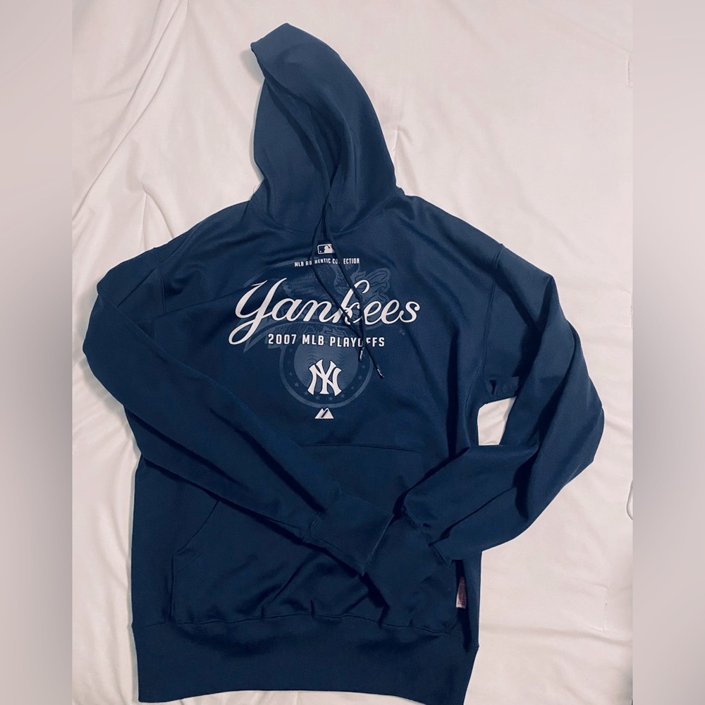 BIG PRICE DROP! Classic Yankees 2007 Playoffs Hoodie.  Men’s size medium.